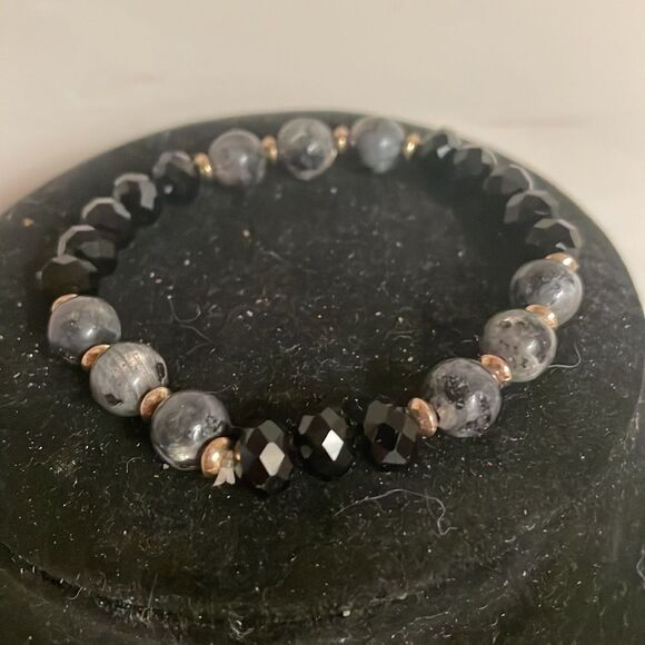 8” stackable stretch bracelet w/9 gray marble 12 black beads & gold beads each - Picture 3 of 9